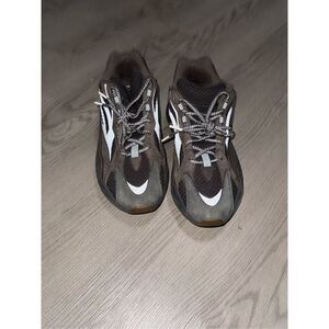 Yeezy 700 Geode V2